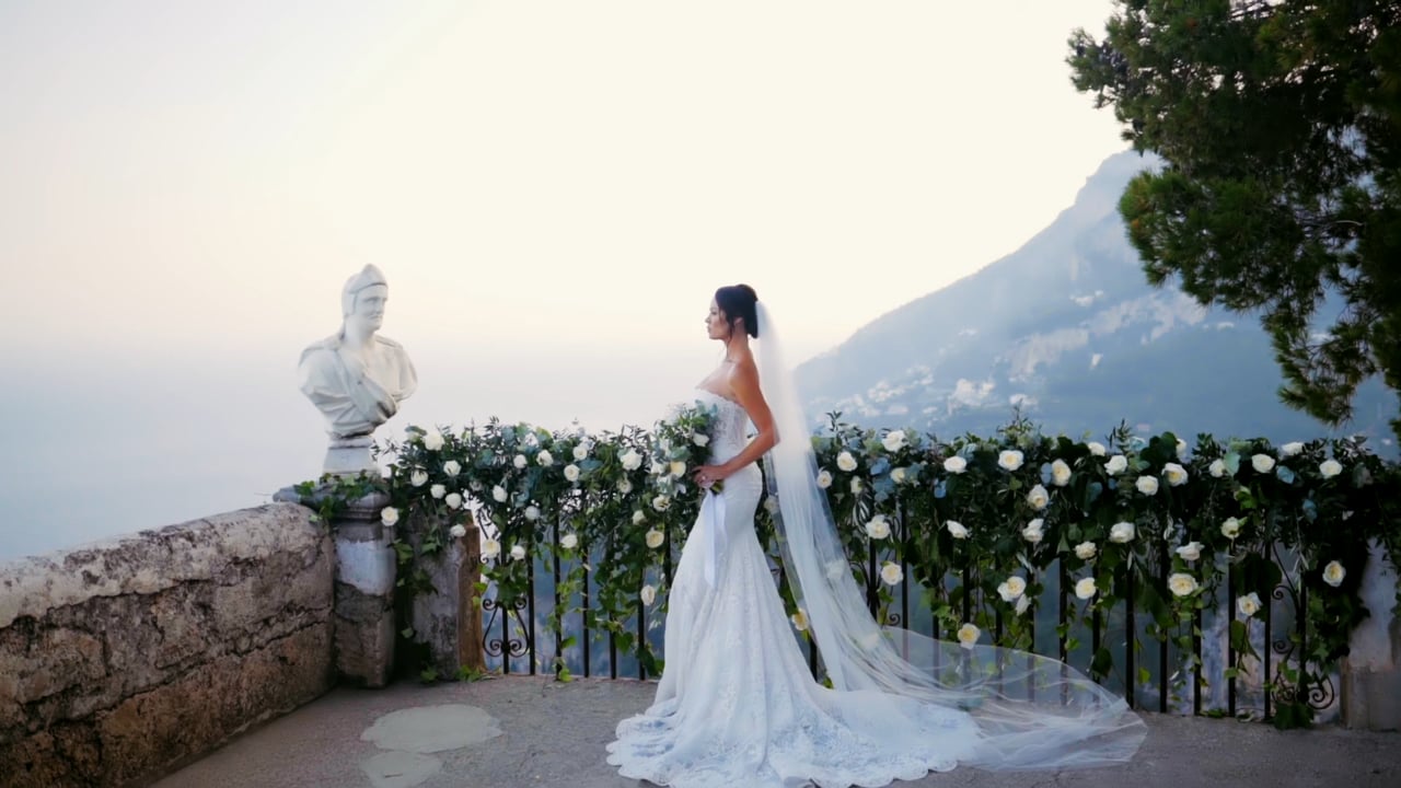 Un Elegante Matrimonio Intimo a Villa Cimbrone, Costiera Amalfitana